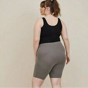 Torrid Plus Size 6X Gray Granite Biker Shorts - Snap Accent Athletic Yoga